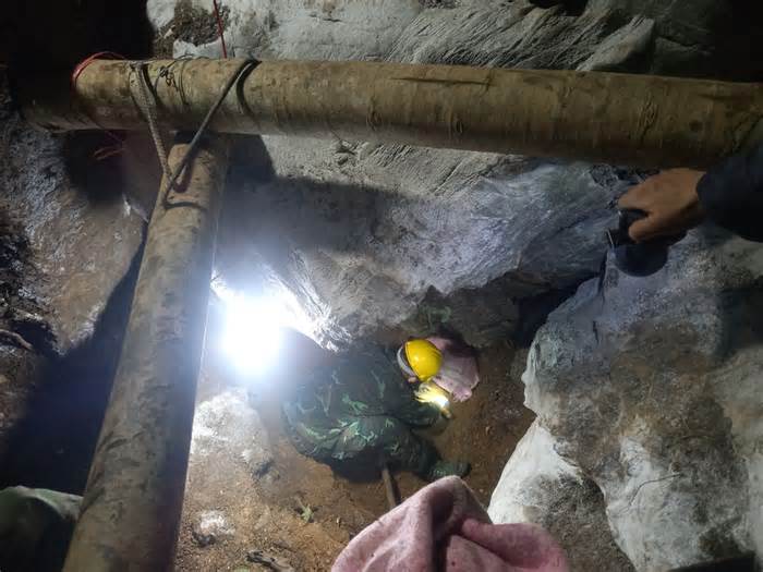 Tin mới vụ sập hầm khi khai thác vàng trái phép ở Bắc Kạn