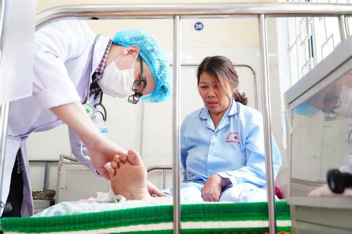 Nhiều nhân viên y tế ở Quảng Ngãi bỏ bệnh viện công