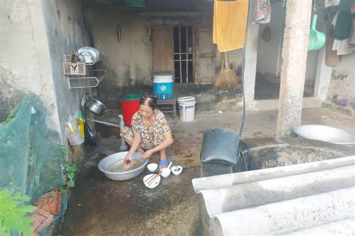 Lên thị trấn dân khổ vì bị “cắt” dự án cấp nước sạch nông thôn