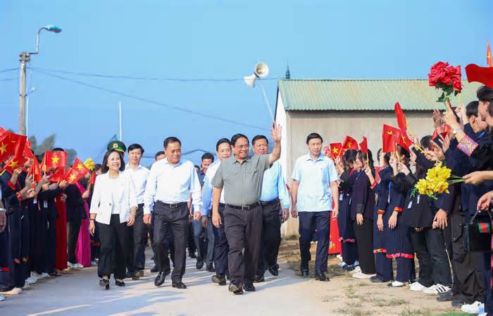 Thủ tướng Phạm Minh Chính chung vui Ngày hội Đại đoàn kết cùng đồng bào các dân tộc tỉnh Lạng Sơn