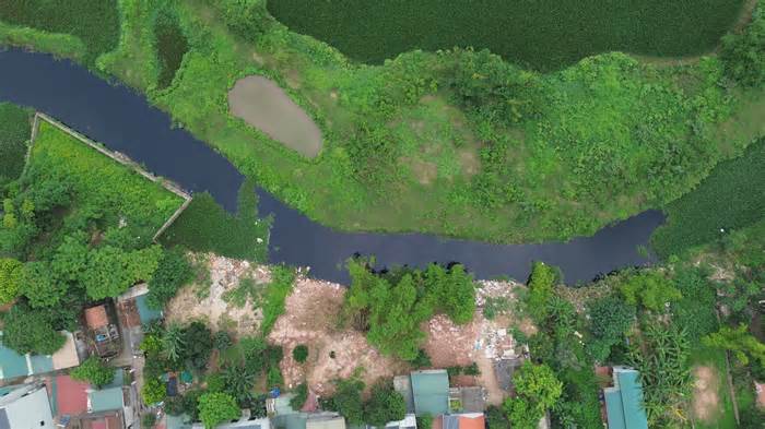 Hàng nghìn m2 lòng sông Đáy (Hà Nội) bị thu hẹp