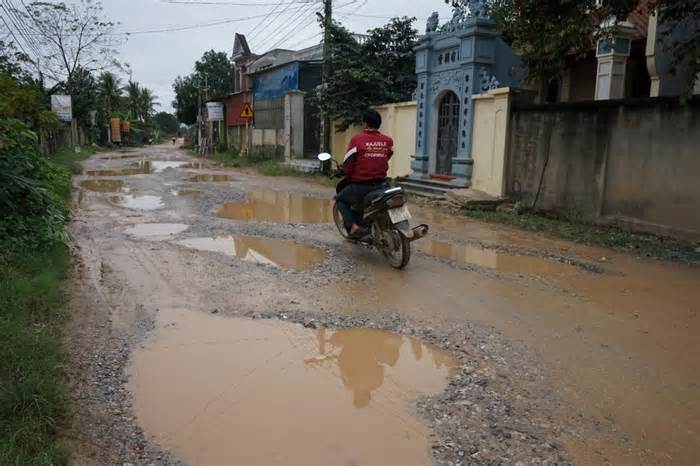 Sau khi thi công cao tốc, nhiều tuyến đường tỉnh lộ ở Thanh Hóa nát bét