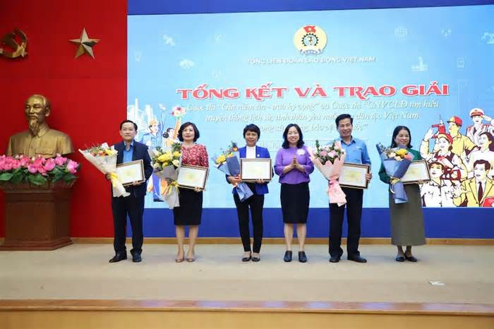 Tổng LĐLĐVN trao giải các Cuộc thi trực tuyến chào mừng Đại hội XIII Công đoàn Việt Nam