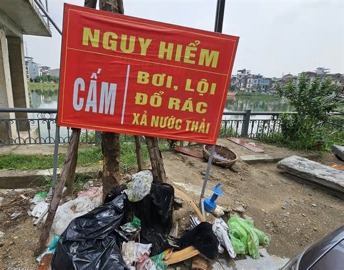Hồ nước giữa lòng thủ đô ô nhiễm, rác thải bủa vây