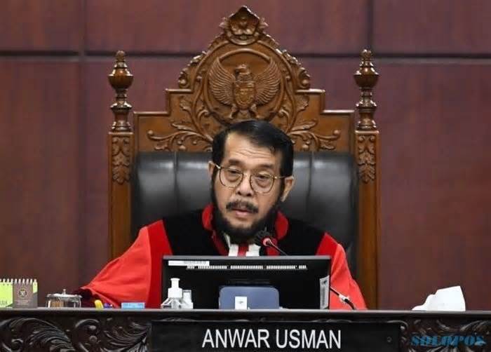 Chánh án Indonesia mất chức vì ủng hộ con trai Tổng thống tranh cử