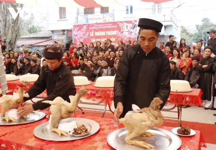 Độc đáo lễ xôi - gà nhập đình cho đàn ông 50 tuổi ở Bắc Ninh