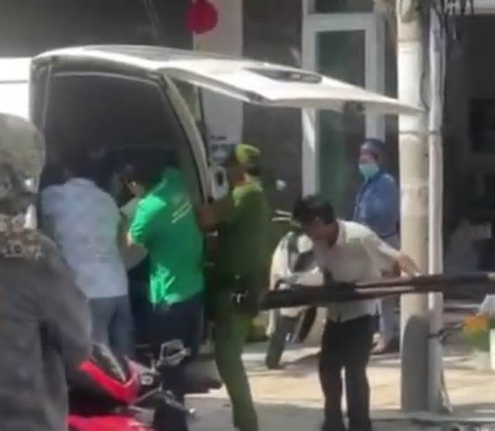 Phú Yên: Bắt giam người vợ mang dao đến đâm chồng và tình địch tại khách sạn