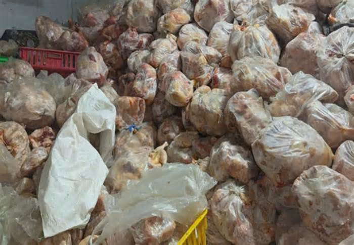 Tạm giữ hơn 10 tấn thịt gà không rõ nguồn gốc ở Khánh Hòa