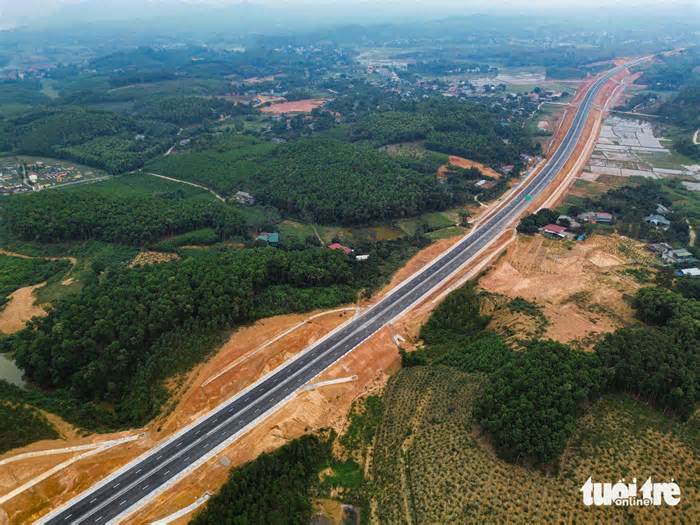 Cao tốc Tuyên Quang - Phú Thọ 3.700 tỉ đồng nhưng không có làn dừng khẩn cấp liên tục