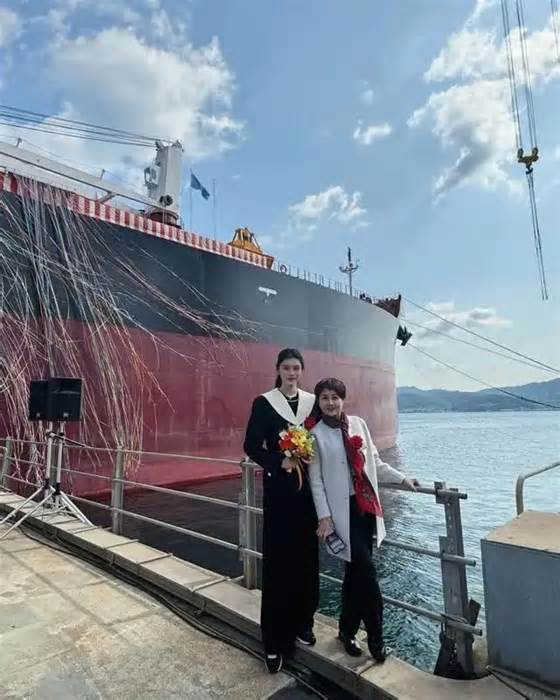 Mẹ chồng tặng siêu mẫu Hề Mộng Dao tàu 588 triệu USD