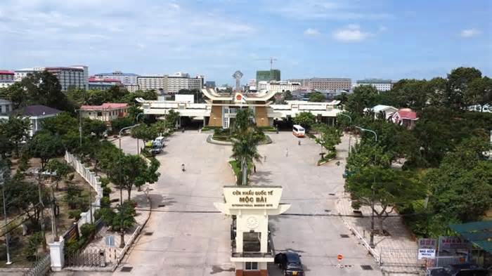 Xe qua Mộc Bài nhiều gấp 6,5 lần thiết kế, Tây Ninh đề xuất cho xe đi vòng hai bên cửa khẩu