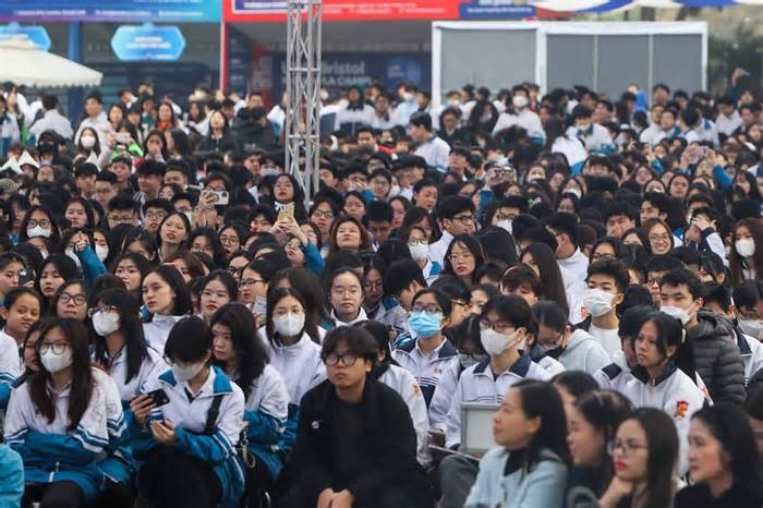 Hơn 6.000 học sinh Hải Dương dự tư vấn tuyển sinh