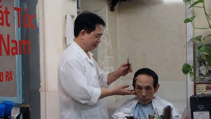 Tiệm cắt tóc Mậu Dịch, nơi lưu giữ kí ức về Hà Nội xưa