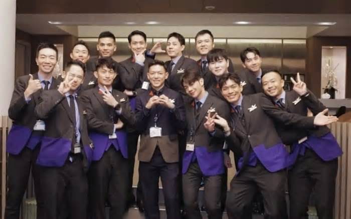 Vì sao hàng không ít tiếp viên nam?