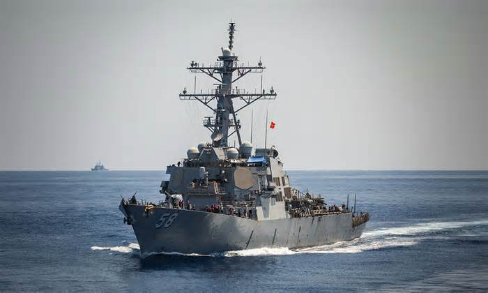 Mỹ đánh chặn 15 UAV tự sát trên Biển Đỏ