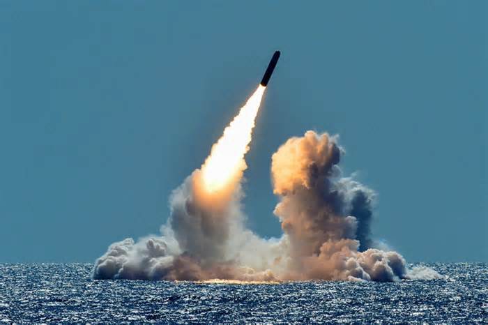 Tin tức thế giới 17-6: Vũ khí hạt nhân đe dọa nhân loại nhiều hơn; Houthi tấn công tàu khu trục Mỹ