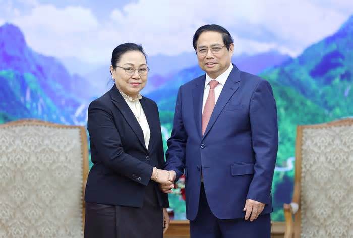 Thủ tướng Phạm Minh Chính tiếp Đại sứ Lào tại Việt Nam Khamphao Ernthavanh