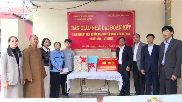 Niềm hạnh phúc của những hộ nghèo ở Hà Nội khi được nhận nhà đại đoàn kết