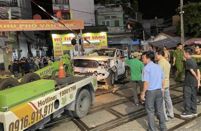 Khởi tố vụ xe bán tải đâm tàu hỏa, 5 người thương vong ở Đồng Nai