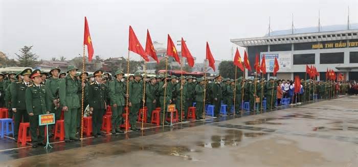 Hàng nghìn thanh niên Thanh Hoá nhập ngũ