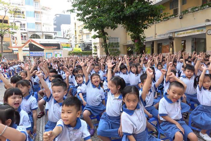 Gần 1,7 triệu học sinh TP.HCM trở lại trường sau kỳ nghỉ Tết dài