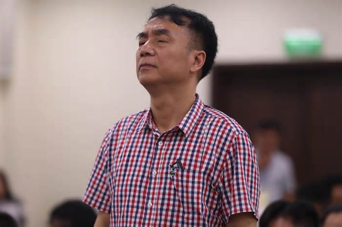 Cựu Cục phó Cục Quản lý thị trường Hà Nội Trần Hùng bị đề nghị 9-10 năm tù