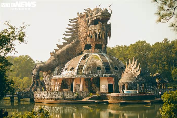 Thuỷ cung hình rồng tại công viên 'ma mị' nổi tiếng thế giới trước lúc bị đập bỏ