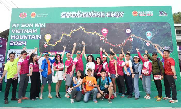 Hơn 800 vận động viên tham gia giải chạy Marathon ở huyện biên giới xứ Nghệ