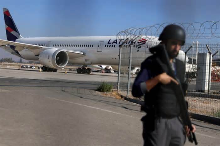 Cướp đấu súng với nhân viên sân bay Chile hòng đoạt chục triệu đôla tiền mặt