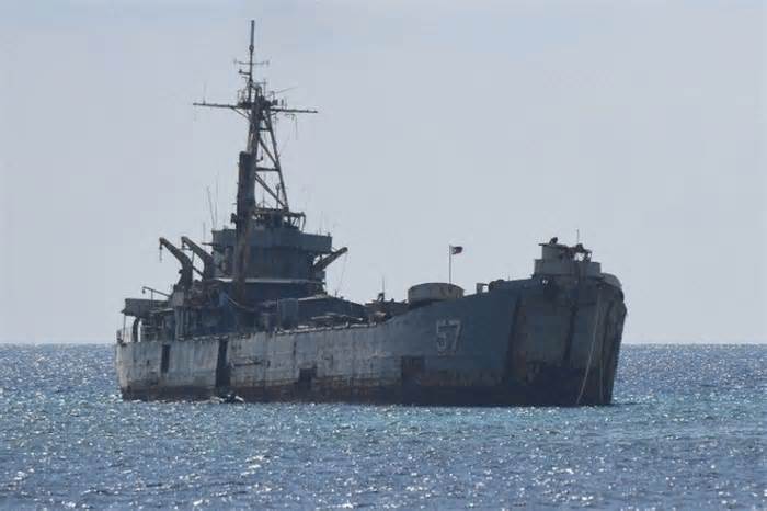 Trung Quốc phản ứng vụ Philippines tiếp tế tàu tại Bãi Cỏ Mây ở Biển Đông