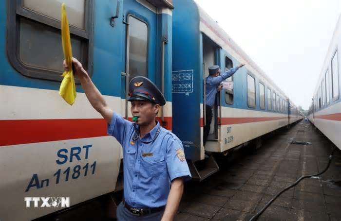 Ngành đường sắt tăng cường chuyến tàu phục vụ dịp Giỗ Tổ và lễ 30/4-1/5