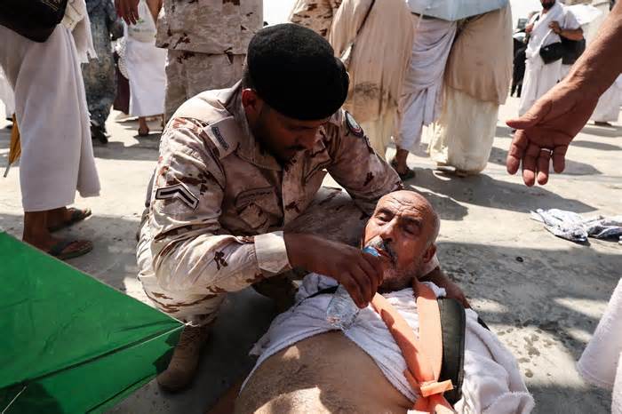 Thánh địa Mecca nóng 47 độ C, 14 người hành hương chết vì sốc nhiệt