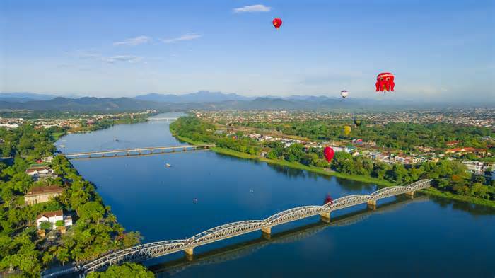 Huế đi lên thành phố trực thuộc Trung ương: Kinh tế song hành cùng văn hóa