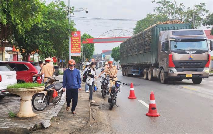 Hàng trăm phụ huynh bị xử phạt vì giao xe cho con chưa đủ tuổi điều khiển ở Thanh Hóa