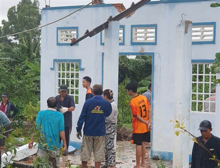 Kiên Giang: 13 người bị thương do mưa lớn, dông lốc trong 3 ngày qua
