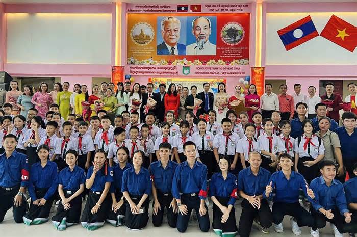 Cộng đồng người Việt tại Lào tích cực tham gia các hoạt động hướng về cội nguồn, gìn giữ bản sắc văn hóa và ngôn ngữ dân tộc
