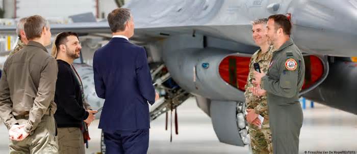 Ukraine thất vọng với Mỹ việc huấn luyện phi công F-16
