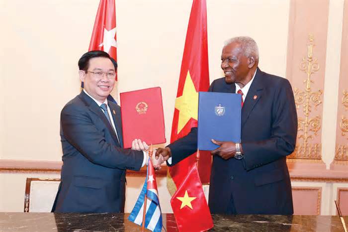Hội đàm cấp cao Quốc hội Việt Nam - Cuba, Việt Nam tặng 5.000 tấn gạo, máy tính bảng