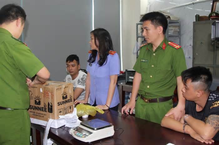 Bắt 2 đối tượng mua 3kg ma túy ketamine từ nước ngoài về bán tại Việt Nam