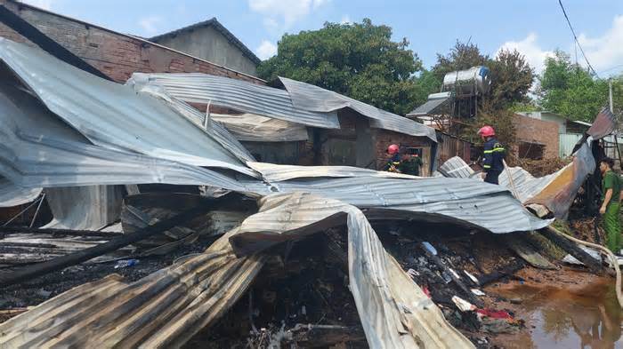 Bình Phước: Căn nhà kinh doanh thiết bị điện bị thiêu rụi sau vụ cháy