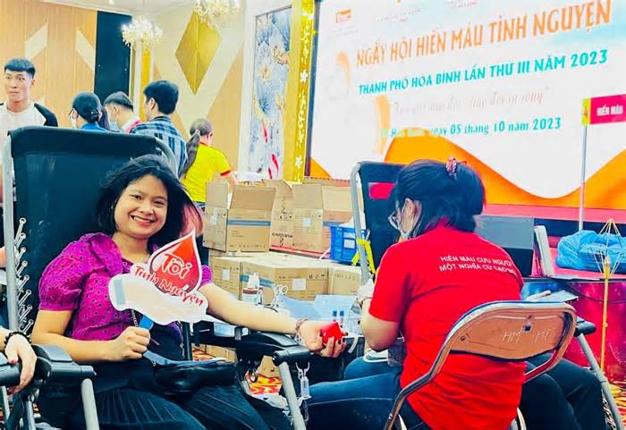 150 đoàn viên, người lao động TP Hòa Bình tham gia hiến máu