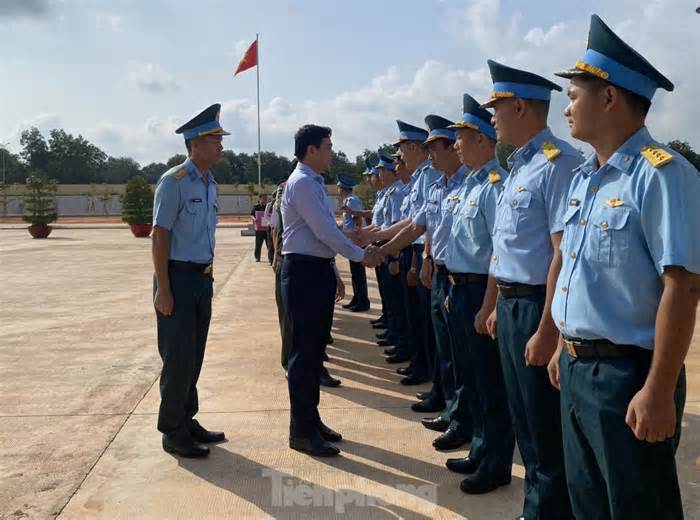 Đơn vị đầu tiên về đóng quân ở sân bay Phan Thiết