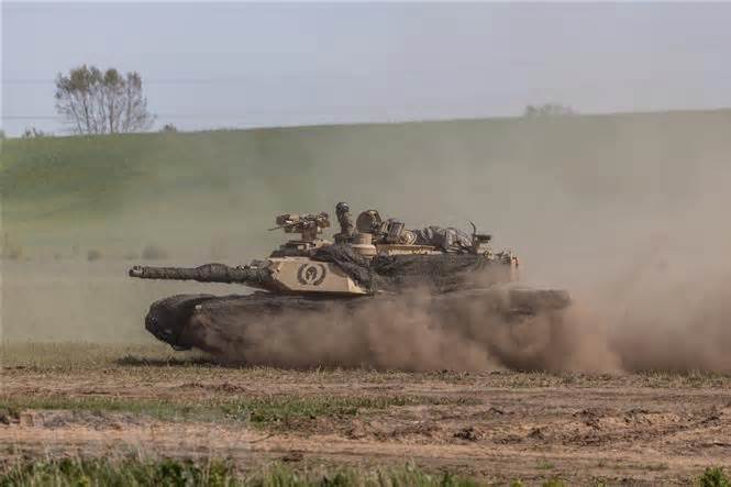 Ba Lan tiếp nhận lô 14 xe tăng Abrams đầu tiên do Mỹ cung cấp