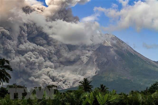 Indonesia cảnh báo nguy hiểm khi núi lửa Merapi tiếp tục phun trào