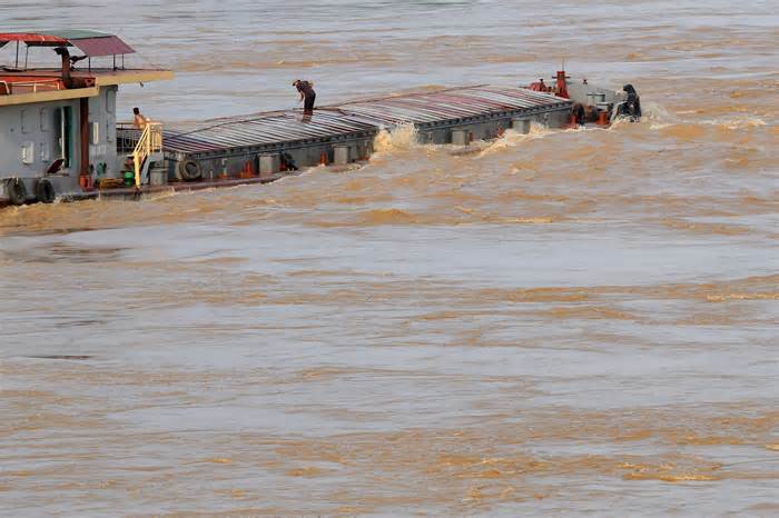 Mực nước sông Hồng, sông Thái Bình lên báo động 3, nguy cơ lũ lớn