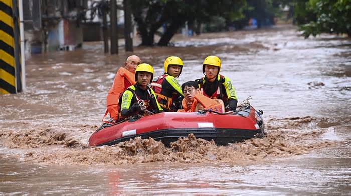 Trung Quốc bước vào giai đoạn chống lũ lụt khẩn cấp