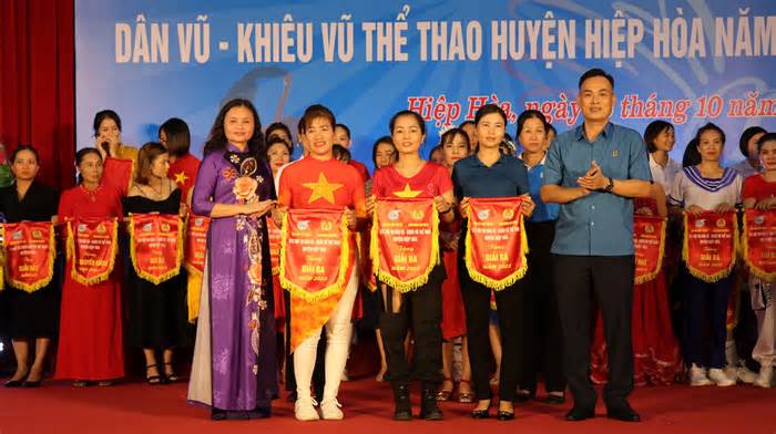 Đặc sắc hội thi dân vũ, khiêu vũ thể thao tại Bắc Giang
