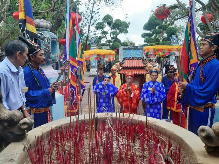 Lễ hội Chùa Bà - Cảng thị Nước Mặn đón bằng di sản phi vật thể quốc gia