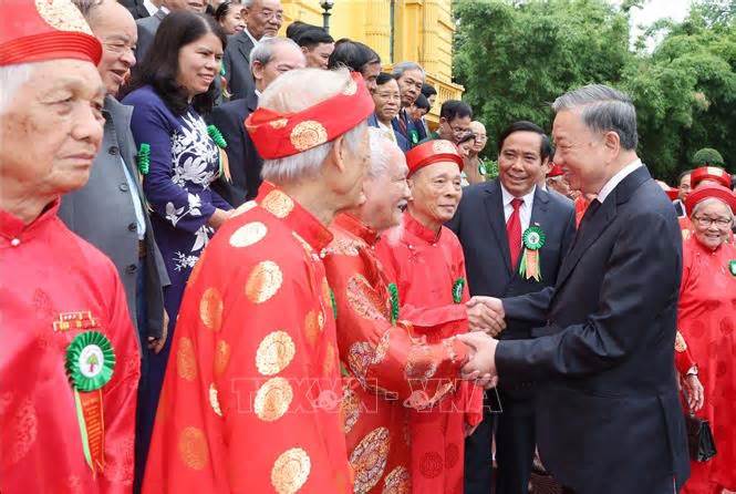 Chủ tịch nước Tô Lâm gặp mặt đoàn đại biểu người cao tuổi tiêu biểu toàn quốc