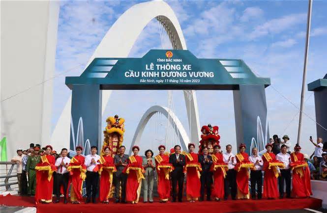 Phó Thủ tướng cắt băng khánh thành Cầu Kinh Dương Vương ở Bắc Ninh